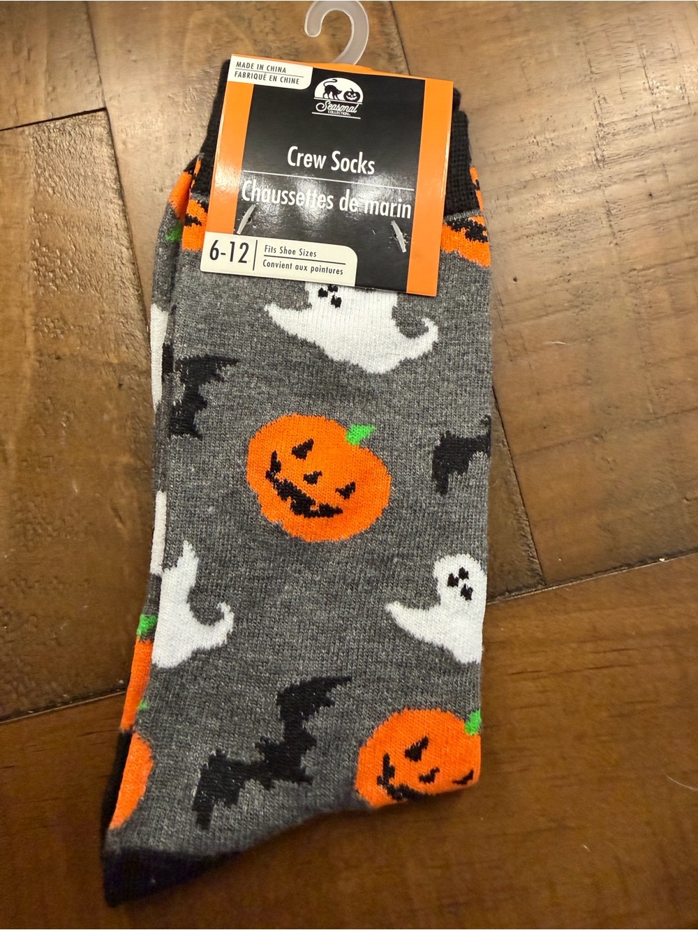 Seasonal Collection men’s Halloween ghost crew socks gray/orange shoe size 6-12